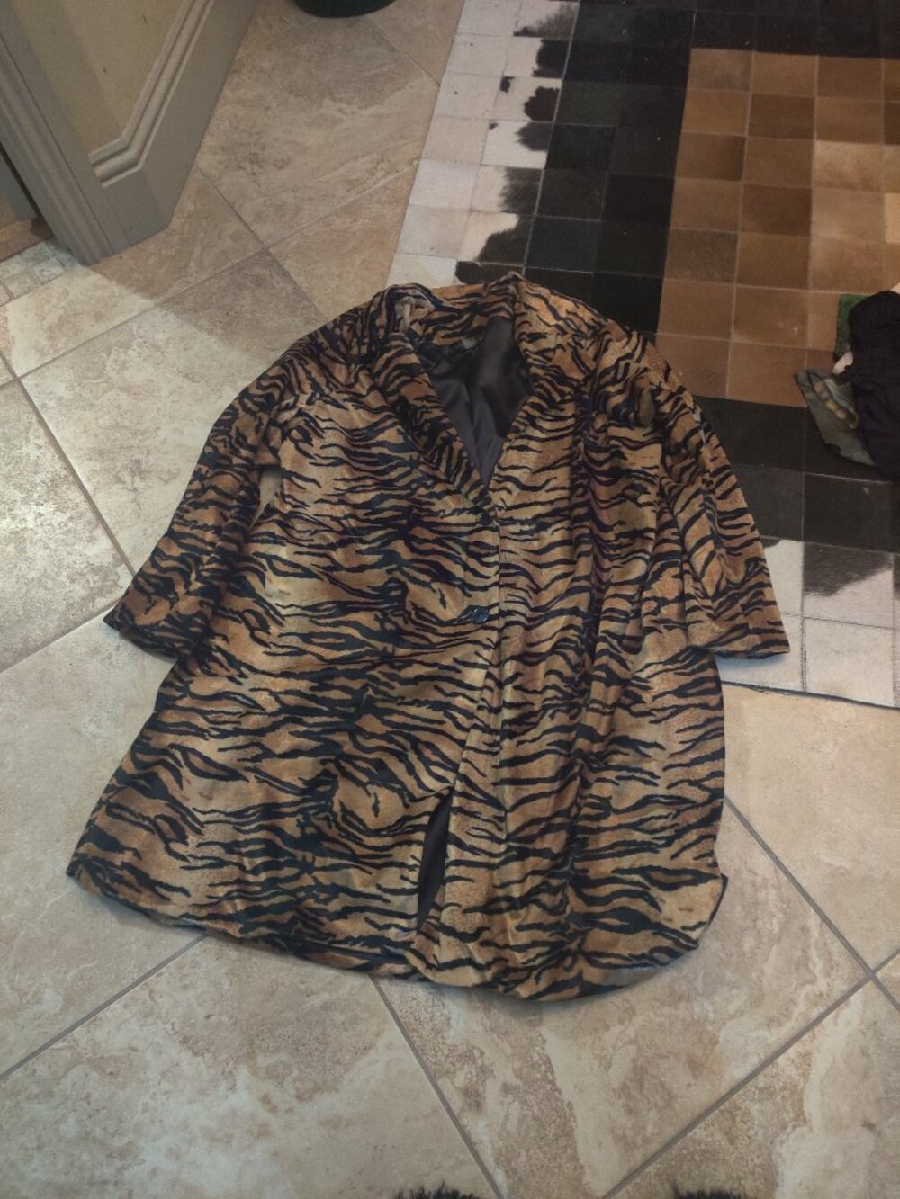 Foxblood coat size 4xl  New fits 2x-3x